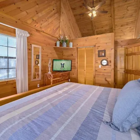 Beautiful View! Log Cabin,Fireplace,Hot Tub,Arcade,Pool,Fishing Sevierville Exterior photo