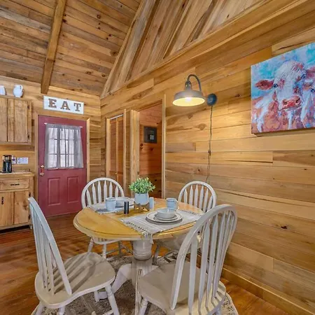 Beautiful View! Log Cabin,Fireplace,Hot Tub,Arcade,Pool,Fishing Sevierville Exterior photo