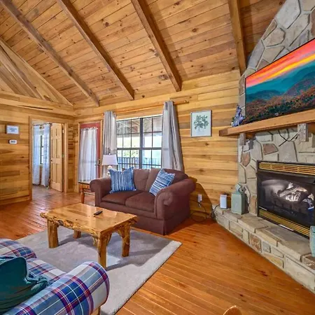 Beautiful View! Log Cabin,Fireplace,Hot Tub,Arcade,Pool,Fishing Sevierville Exterior photo