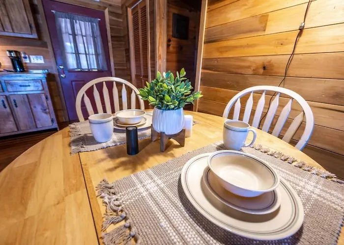 Beautiful View! Log Cabin,Fireplace,Hot Tub,Arcade,Pool,Fishing