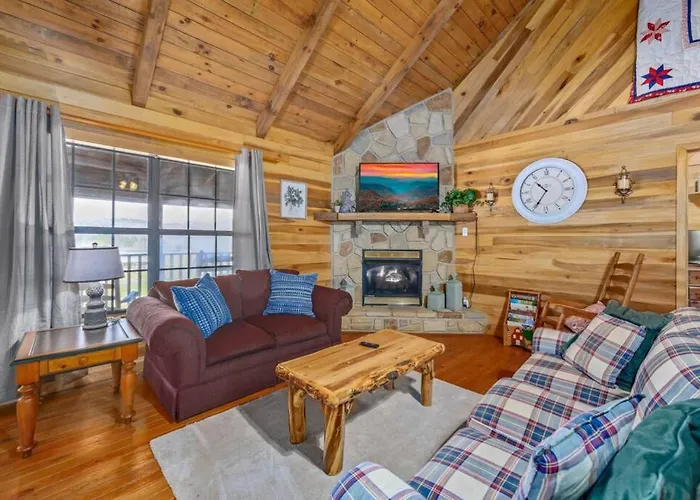 Beautiful View! Log Cabin,Fireplace,Hot Tub,Arcade,Pool,Fishing