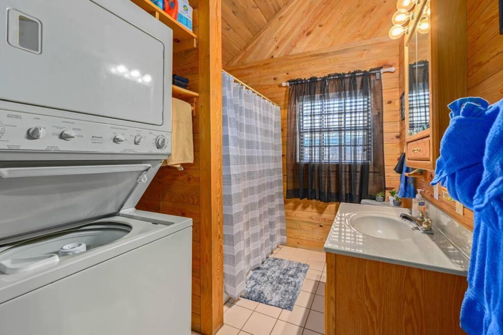 Beautiful View! Log Cabin,fireplace,hot Tub,arcade,pool,fishing Holiday home *