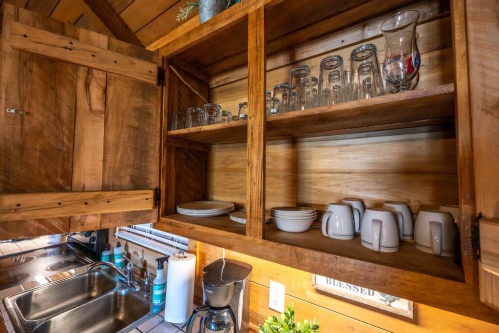 Beautiful View! Log Cabin,fireplace,hot Tub,arcade,pool,fishing * Sevierville