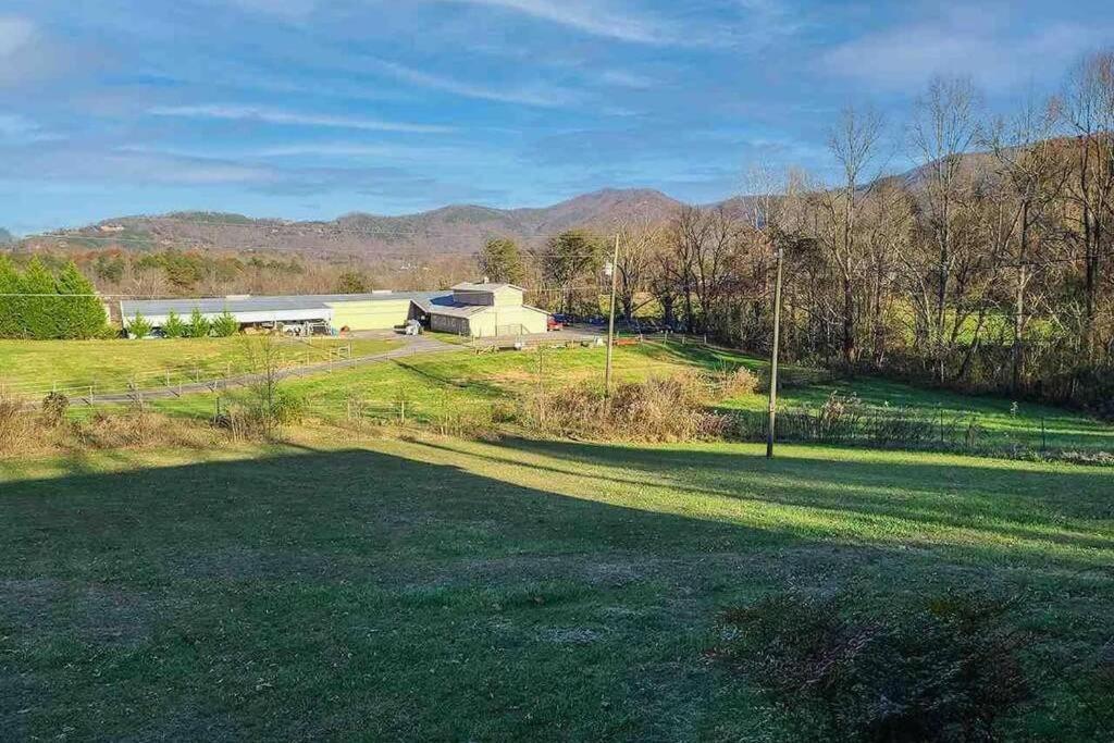Holiday home Beautiful View! Log Cabin,fireplace,hot Tub,arcade,pool,fishing
