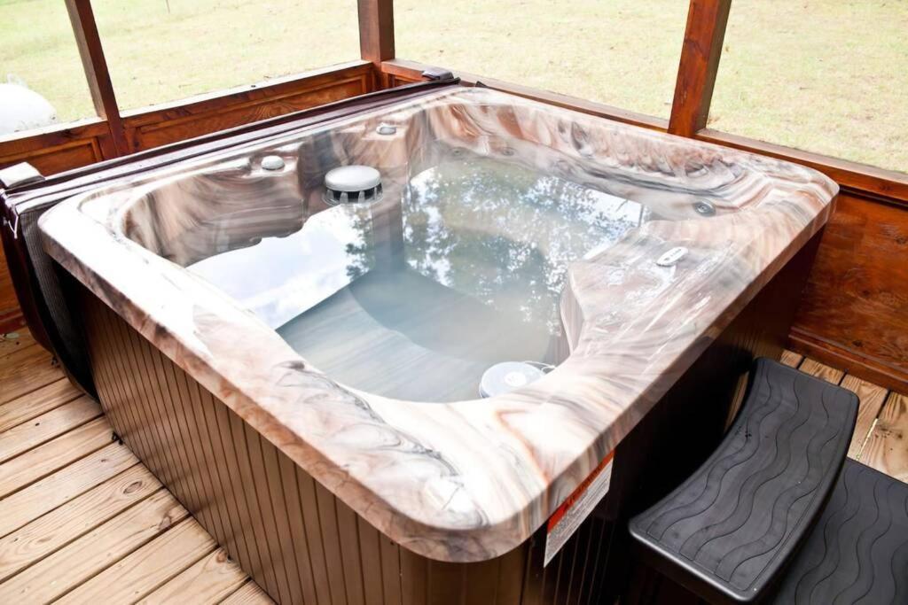 Beautiful View! Log Cabin,fireplace,hot Tub,arcade,pool,fishing Sevierville