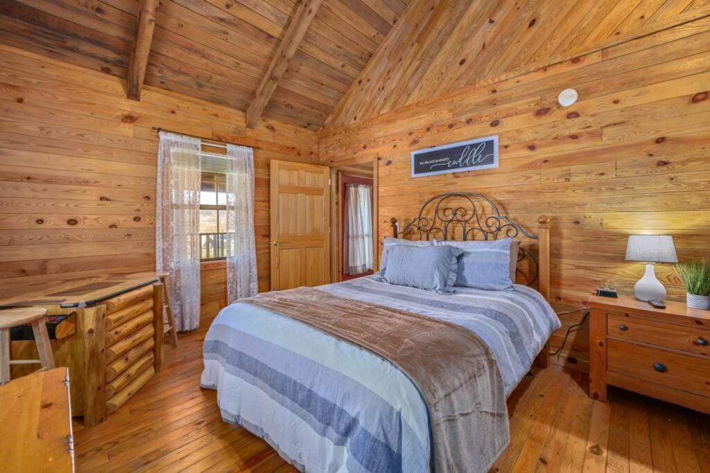 Holiday home Beautiful View! Log Cabin,fireplace,hot Tub,arcade,pool,fishing *