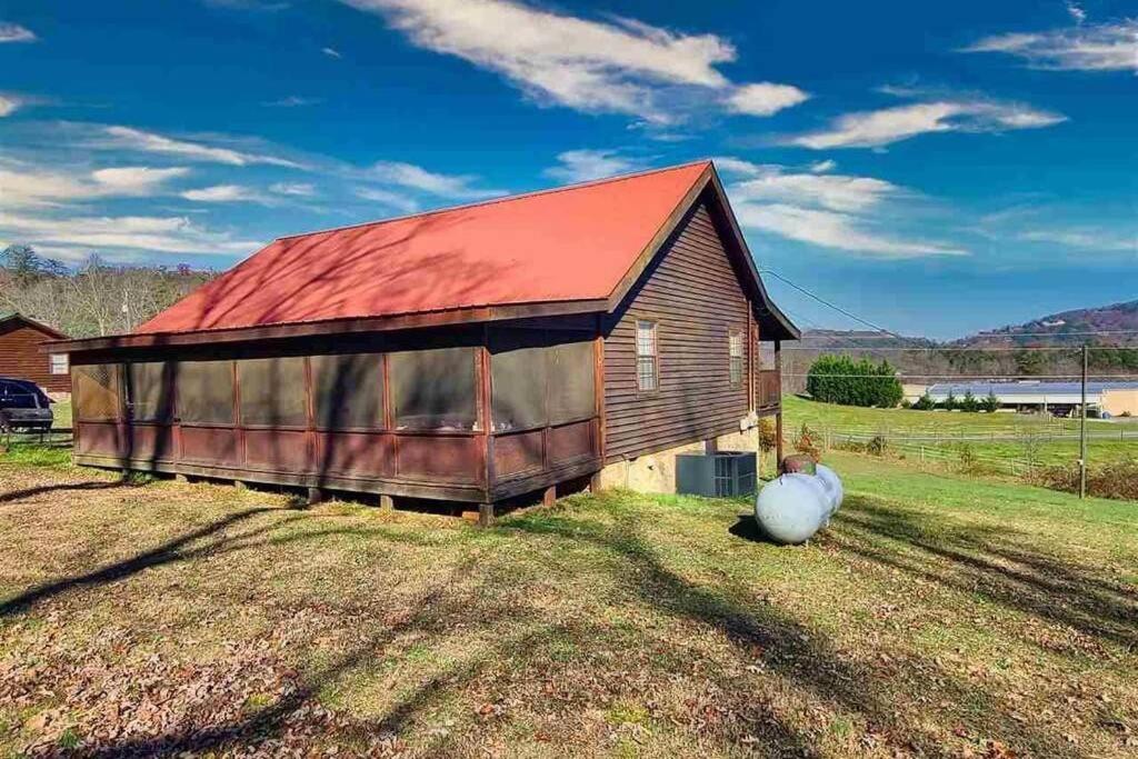 Beautiful View! Log Cabin,fireplace,hot Tub,arcade,pool,fishing Holiday home Sevierville