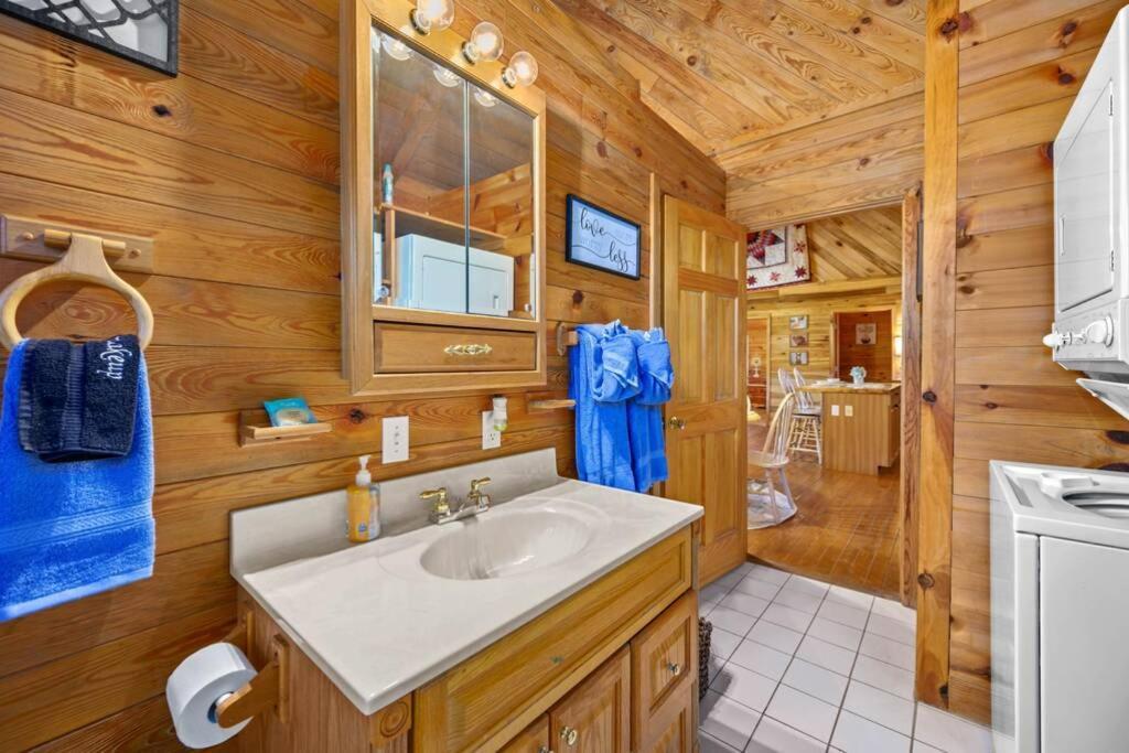Holiday home Beautiful View! Log Cabin,fireplace,hot Tub,arcade,pool,fishing