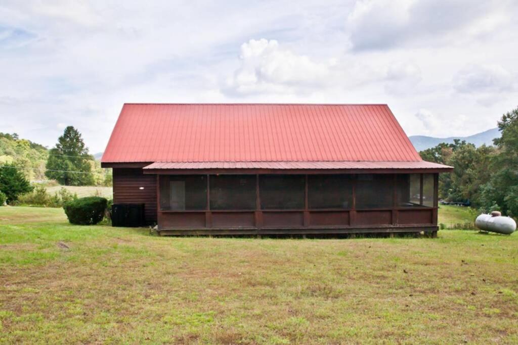 Beautiful View! Log Cabin,fireplace,hot Tub,arcade,pool,fishing Holiday home Sevierville