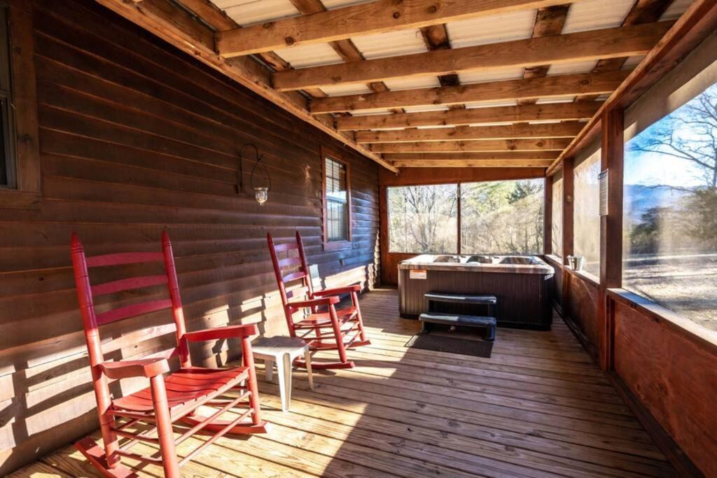 Beautiful View! Log Cabin,fireplace,hot Tub,arcade,pool,fishing Sevierville