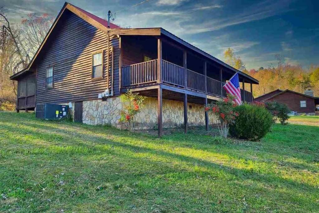 Beautiful View! Log Cabin,fireplace,hot Tub,arcade,pool,fishing Holiday home *