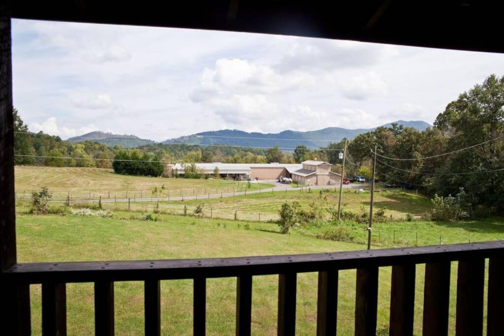 Holiday home Beautiful View! Log Cabin,fireplace,hot Tub,arcade,pool,fishing *