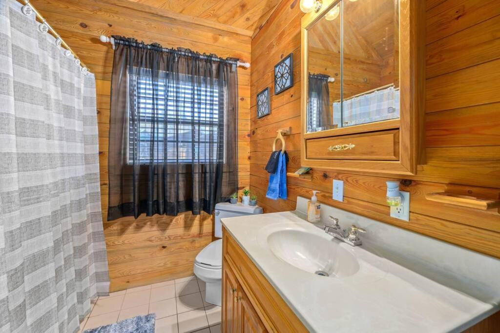 Holiday home Beautiful View! Log Cabin,fireplace,hot Tub,arcade,pool,fishing *