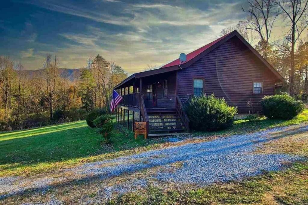 Beautiful View! Log Cabin,fireplace,hot Tub,arcade,pool,fishing Sevierville